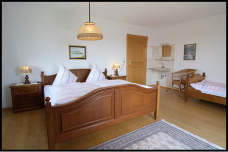 Bild-Ferienwohnung 1 mit Balkon Ferienwohnung, Ferienwohnungen Strasser, Breitbrunn am Chiemsee