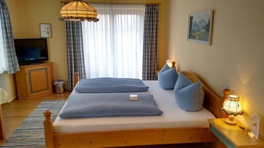 Bild-Doppelzimmer mit Balkon Gasthof, Gasthof – Hotel Unterwirt in Eggstätt, Eggstätt