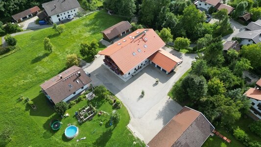 Bild-2  Ferienwohnung, Tag-Hof  Ferienwohnungen Summerer, Prien am Chiemsee