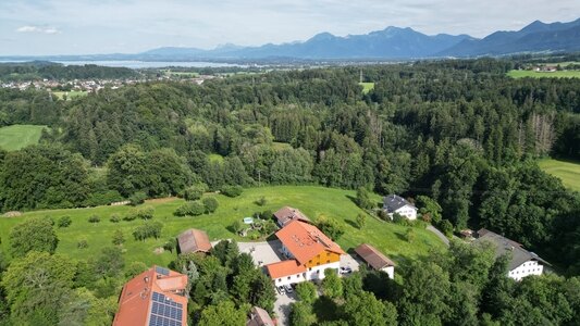 Bild-4  Ferienwohnung, Tag-Hof  Ferienwohnungen Summerer, Prien am Chiemsee